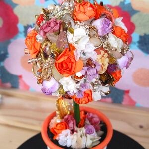 Vintage jewelry topiary made by @cindyshouse